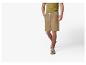 Shorts et sandales pour homme : style décontracté.