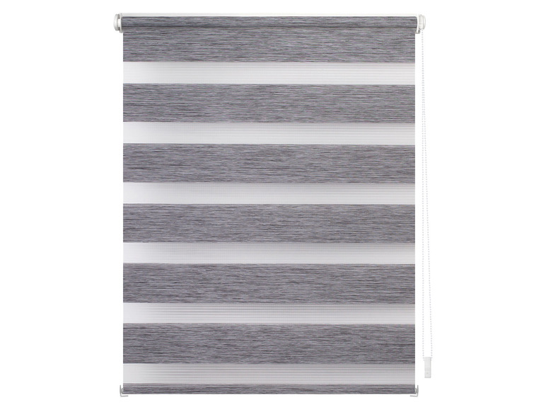 Un store enrouleur à rayures grises et blanches.