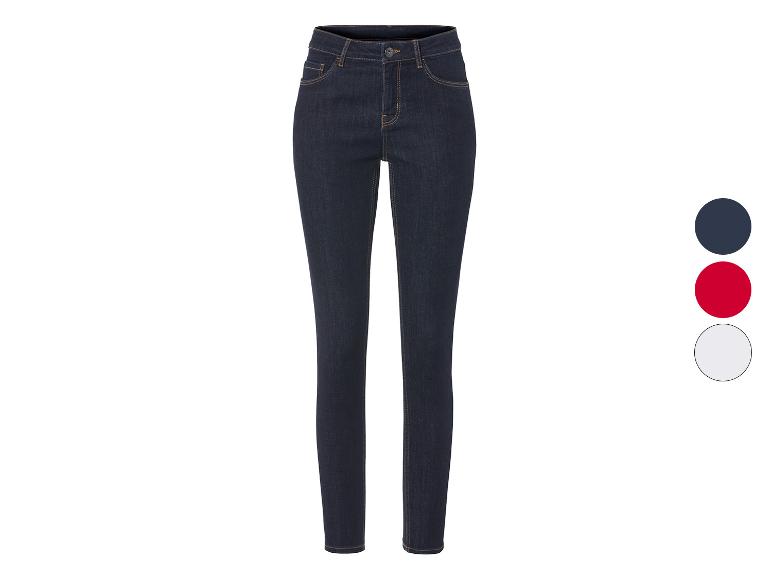Jeans skinny bleu foncé pour femmes.