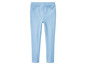 Leggings bleu clair avec des poches.