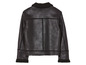Une veste en cuir noir avec une doublure en fourrure.