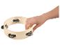 Un tambourin en bois avec des cymbales en métal.