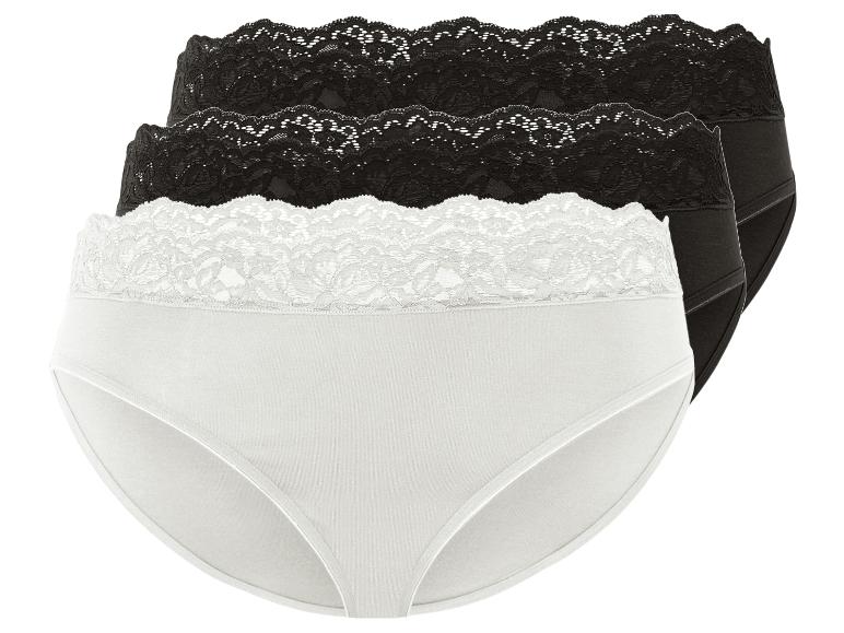 Trois paires de culottes blanches et noires en dentelle.