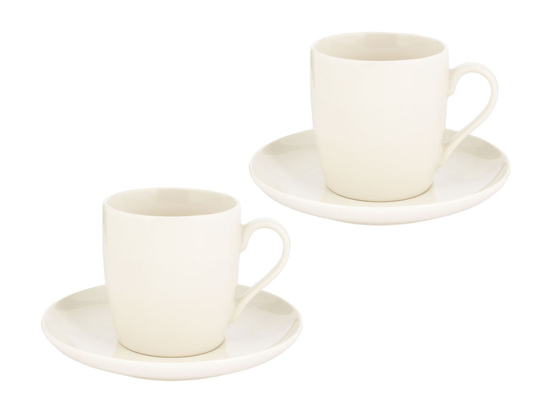Deux tasses blanches avec soucoupes.