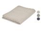 Couverture matelassée en coton, disponible en beige, vert et bleu marine.