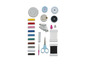Aiguilles, fil, ciseaux et autres accessoires de couture.