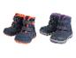 Deux paires de bottes d'hiver pour enfants avec des détails orange et violet.