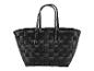 Un sac de courses tissé noir.