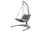 Fauteuil suspendu d'extérieur avec coussin gris.