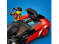 Figurine avec smartphone et voiture de sport rouge avec coffre ouvert.