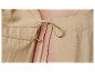 Haut beige en satin avec lacets dans le dos.