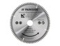 Une lame de scie circulaire Parkside de 210 mm pour le bois, avec 80 dents.