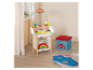Jeu Play-Doh pour enfants avec table en bois, boîte et tablier.