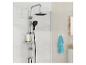 Un ensemble de douche avec une pomme de douche pluie et un pommeau de douche à main.