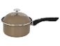 Une casserole marron avec un couvercle et une poignée noire.