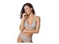 Soutien-gorge et culotte beiges, style minimaliste.
