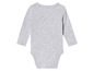 Un body bébé gris à manches longues.