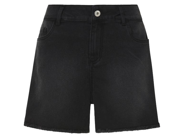Short en jean noir avec ourlet effiloché.