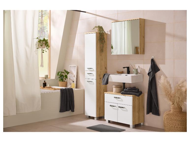 Salle de bain avec meubles en bois et blancs, armoire miroir et lavabo.