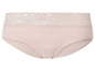 Une culotte rose avec une bande de dentelle.
