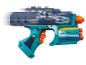 Pistolet jouet bleu et turquoise avec des fléchettes orange, en mouvement.