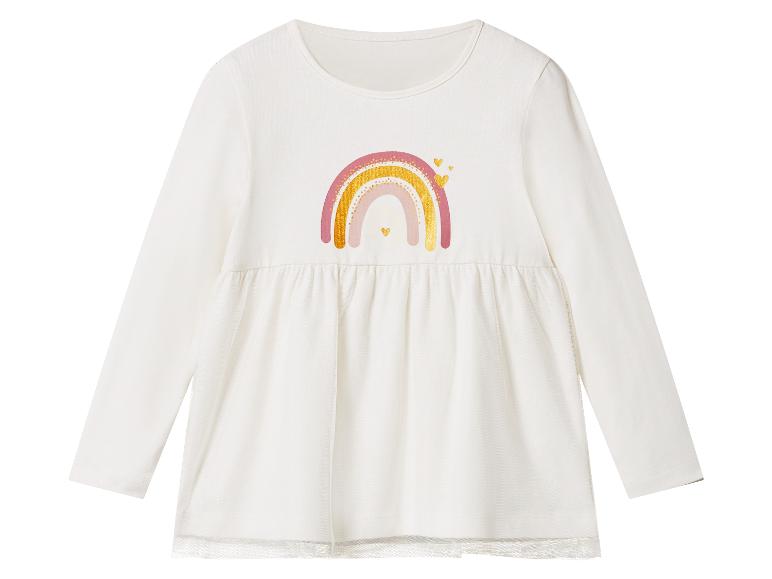 Haut blanc à manches longues pour bébé avec imprimé arc-en-ciel et cœurs.