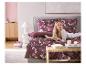 Parure de lit réversible LIVARNO® en satin de microfibres à motif floral dans une chambre chaleureuse.