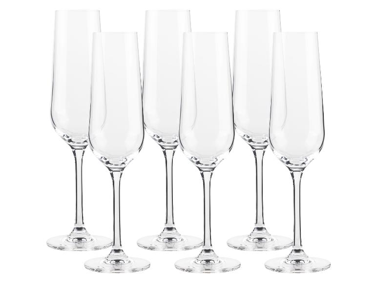 Un set de six flûtes à champagne