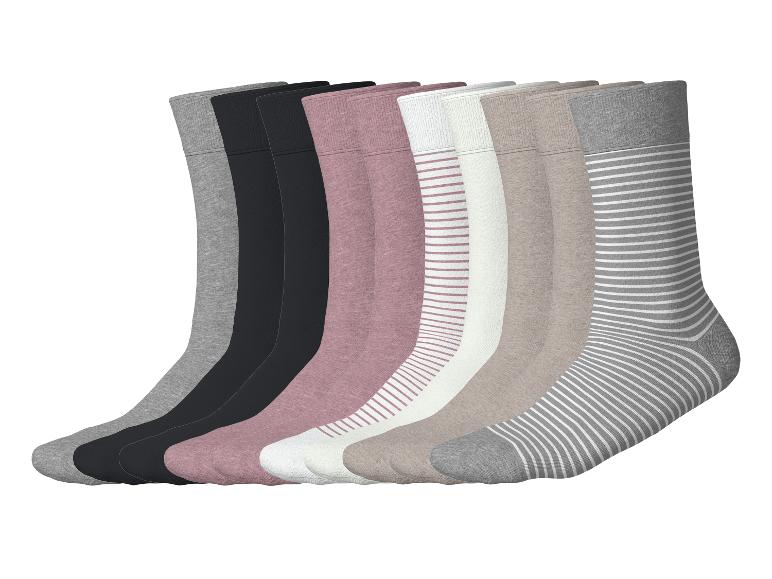 Lot de chaussettes unies et rayées pour femmes en gris, noir, rose, blanc et beige.