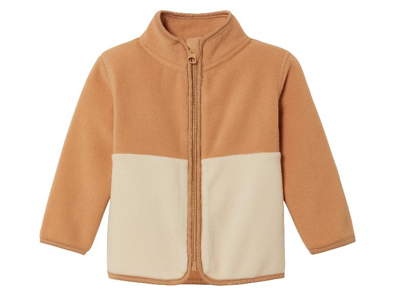 Une veste en polaire beige avec fermeture éclair.