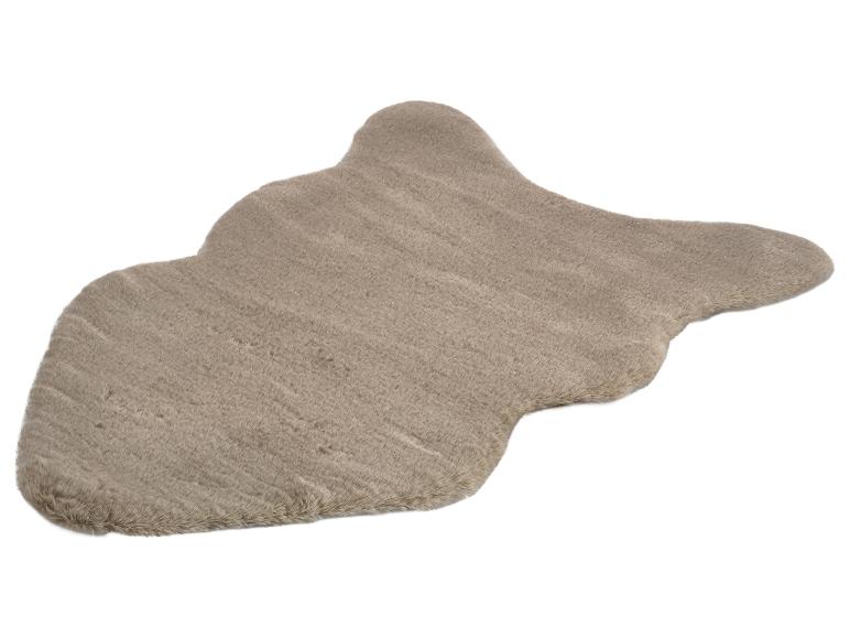 Tapis moelleux beige de forme irrégulière