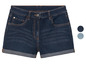 Shorts en jean bleu foncé avec ourlet retroussé.