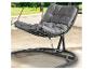 Fauteuil suspendu d'extérieur avec coussins gris.