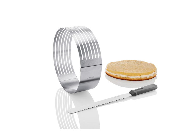 Un moule à gâteau rond, un gâteau et un couteau à gâteau dentelé d'Ernesto.