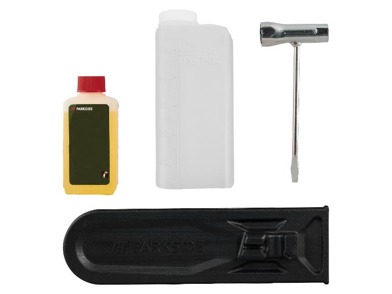 Bouteille d'huile, réservoir de carburant et outils Parkside pour tronçonneuse.