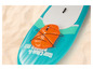 Une planche de paddle gonflable avec un flotteur orange sur le sable.