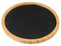 Une assiette ronde en ardoise avec une bordure en bois.
