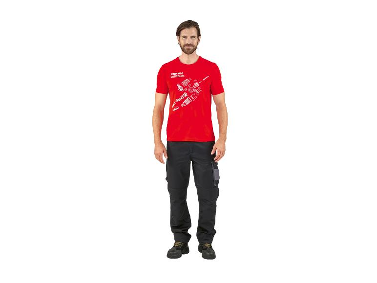 T-shirt Parkside rouge avec motif outils et pantalon de travail.