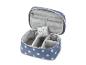 Une trousse de toilette à pois ouverte avec des compartiments et un coussin pour épingles.