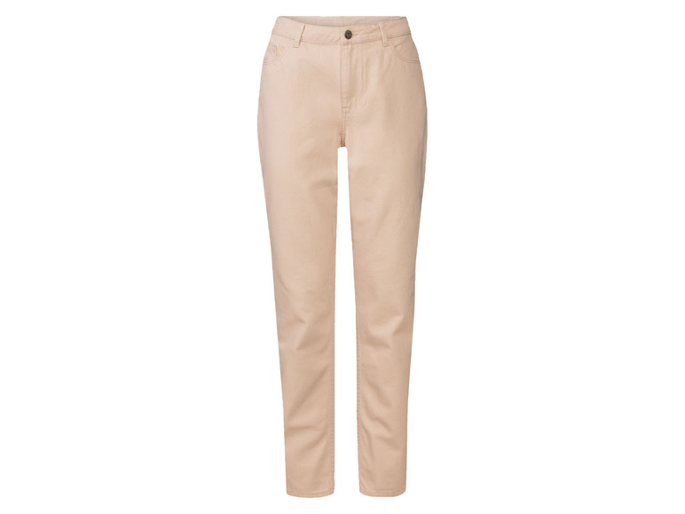 Pantalon beige à jambes droites.