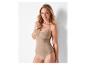 Femme en body sculptant beige souriante