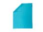 Serviette de sport turquoise pliée.