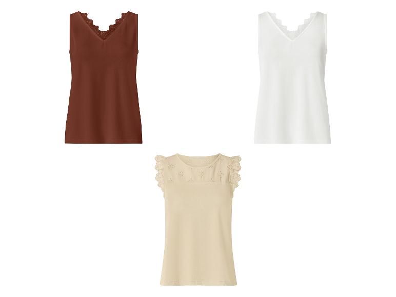 Trois hauts pour femmes : marron et blanc avec col en V en dentelle, beige avec broderie.