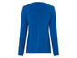 Un t-shirt bleu uni à manches longues.