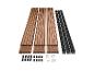 Planches de terrasse en bois composite marron et noir avec fixations et vis.