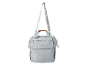 Un sac à langer gris avec une bandoulière.