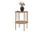 Table d'appoint en bois avec étagères supérieure et inférieure, décorée d'un vase et de lunettes.
