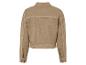 Une veste en jean beige clair à manches longues.