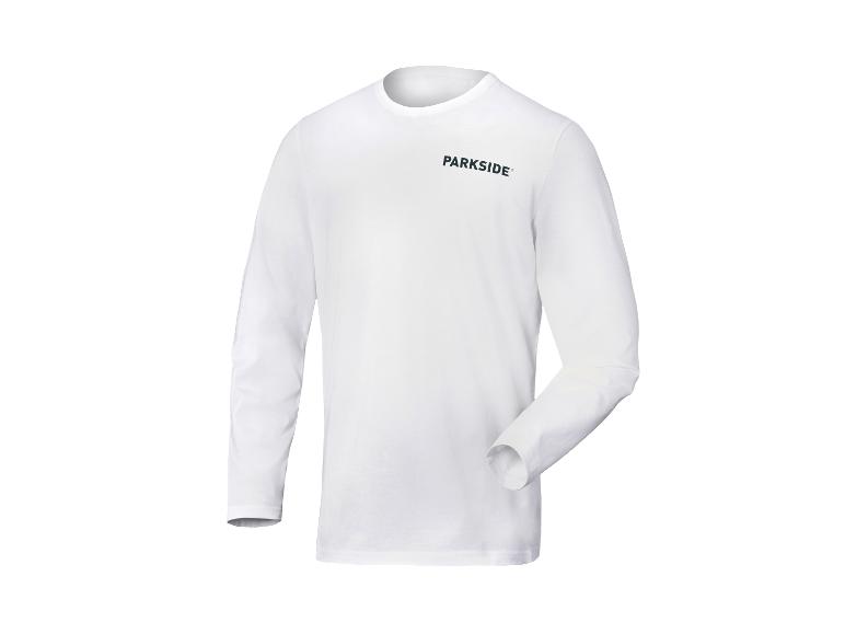 T-shirt blanc à manches longues avec un petit logo gris foncé sur la poitrine.
