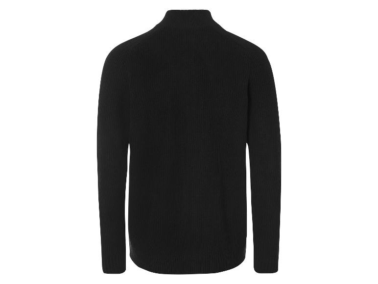 Pull noir à col montant pour homme.